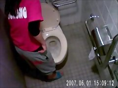 15321976 Tiny Temptress-Her Explosive Pleasure from a Giant's Touch