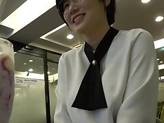 702NOSKN-054 Hitomi Tanaka's Seductive Tease-A Playful Journey Through Her Luscious Curves